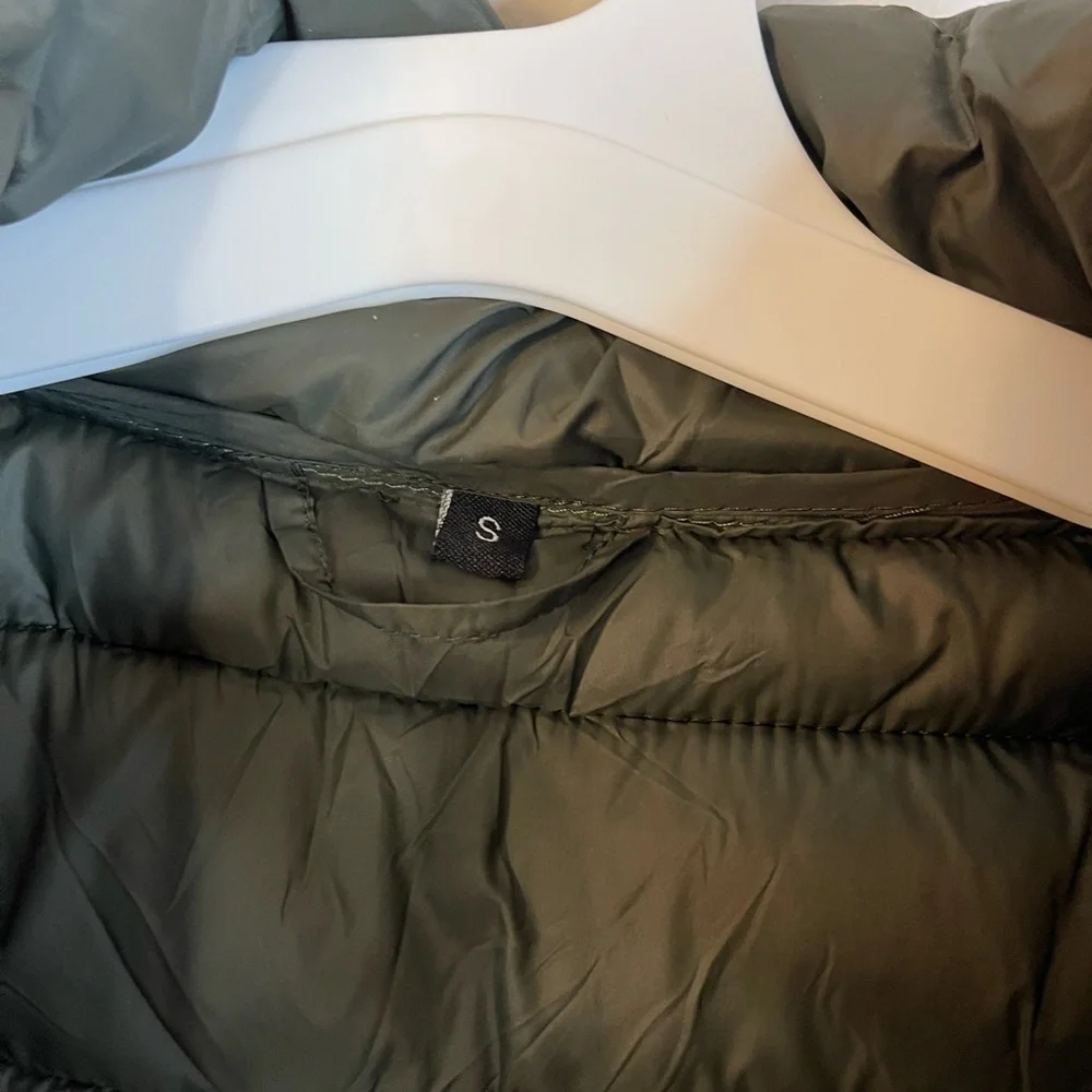 Quilted Men's Green Puffer Vest Size Small #44
